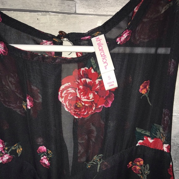 Black dress with red roses - Picture 2 of 2